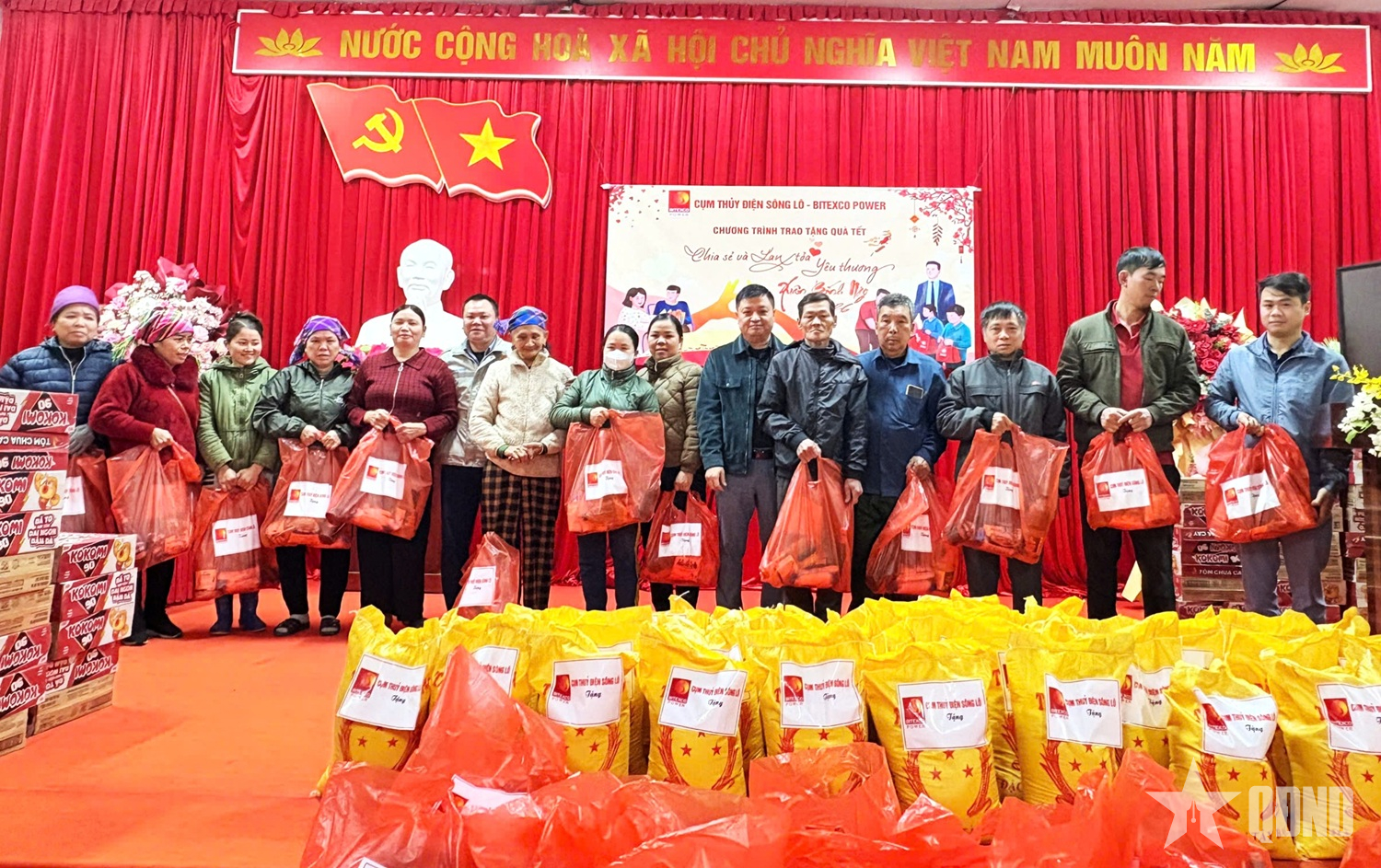 Cụm Thủy điện Sông Lô trao hơn 500 suất quà Tết tặng đồng bào Tuyên Quang

